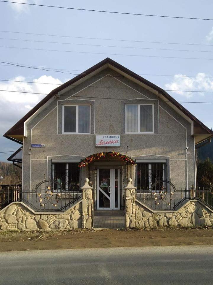 Hostal Лелека Dilyatyn Exterior foto